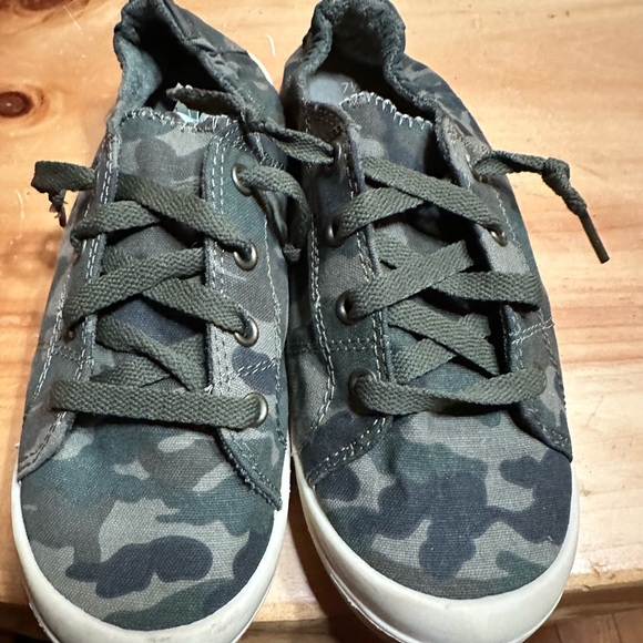 Time True Camo Sneakers - Picture 1 of 5